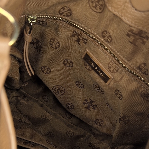 Tory Burch Ivy Hobo Bag - Picture 12 of 16